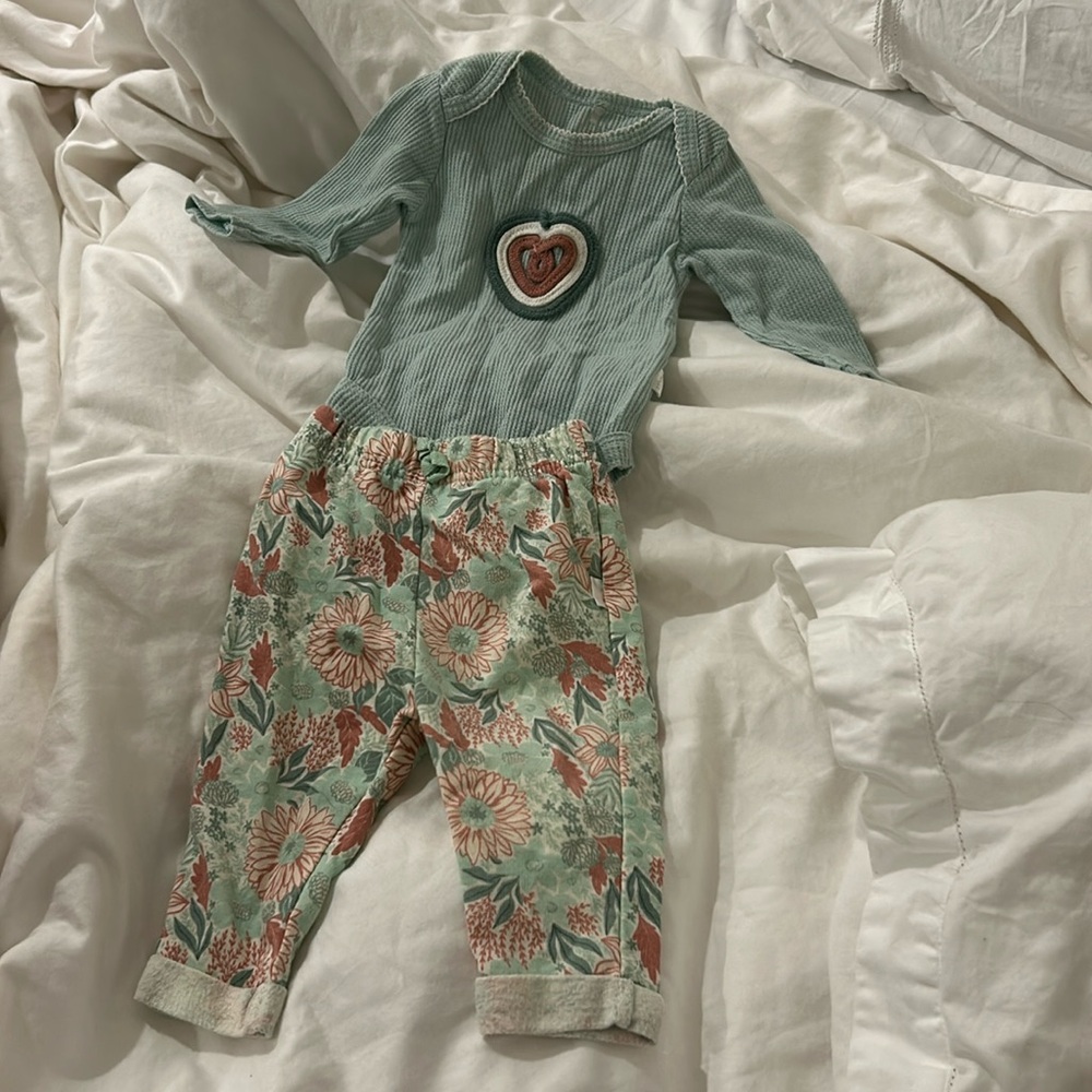 Tahari Baby 3-6 Months